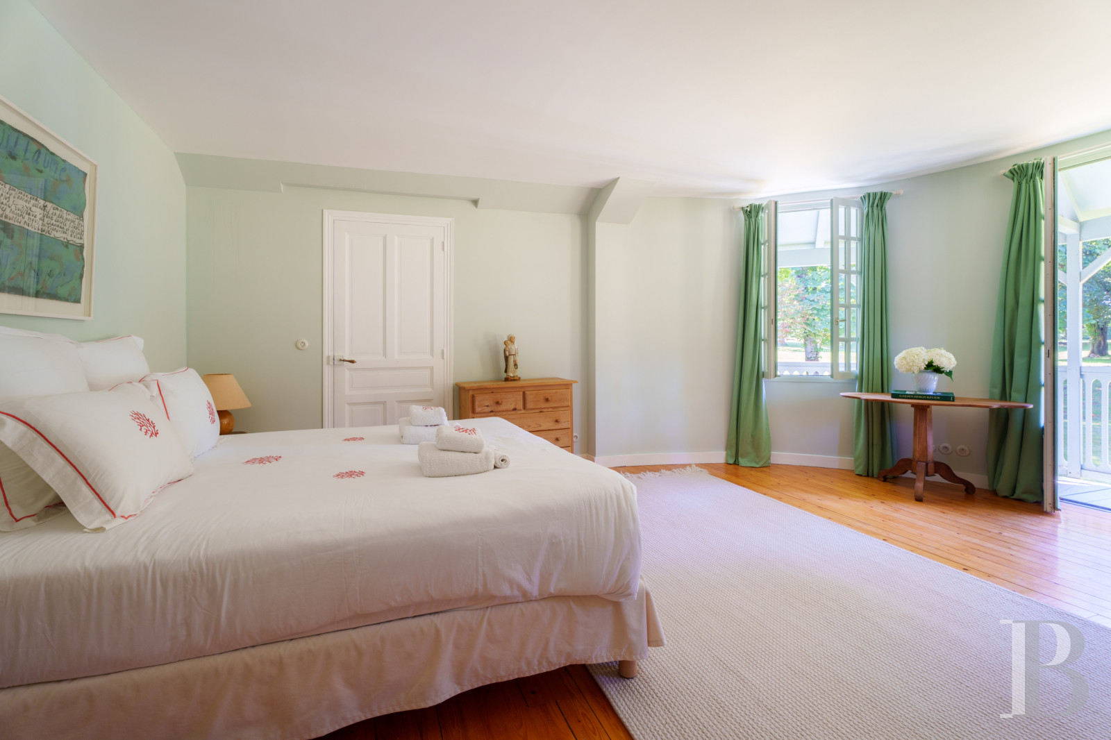 À Arradon, dans le golfe du Morbihan, une île privée de douze hectares et ses deux maisons - photo  n°23